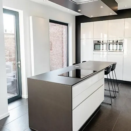Apartment Boonuz Guesthouse, Luxe Duplex In Centrum Met Prive Lounge Terras En Ir Sauna Ypres