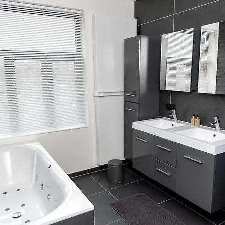Apartment Boonuz Guesthouse, Luxe Duplex In Centrum Met Prive Lounge Terras En Ir Sauna *
